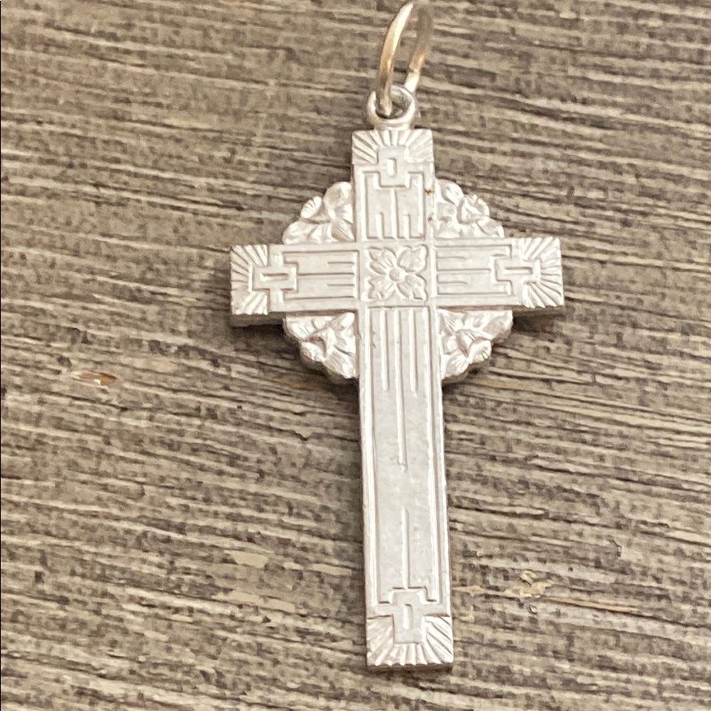 5/$10❤️❤️❤️Silver Tone Alloy Cross Pendant